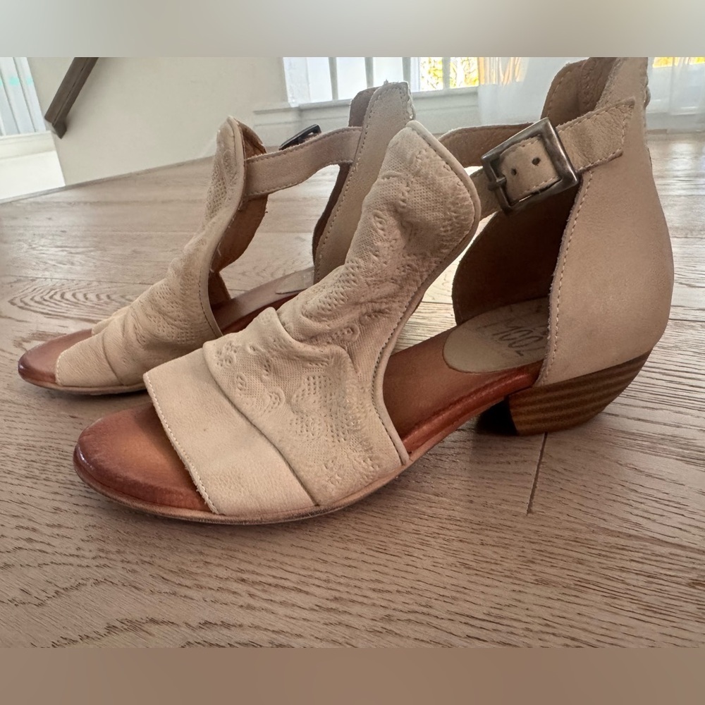 Miz Mooz Dipper leather sandal size 36